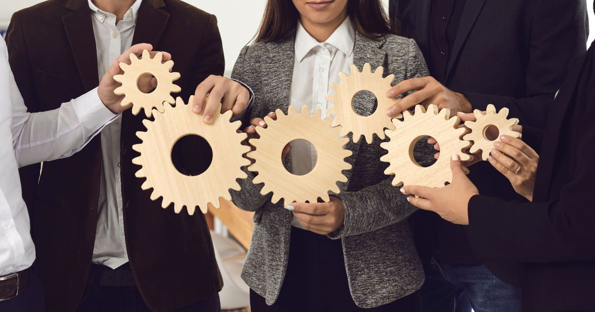 Trabalho em equipe inspirador: Como criar laços fortes e desenvolver a criatividade em jovens adultos entre 18 e 25 anos