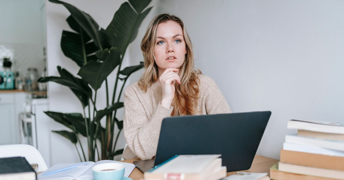 Le chemin vers la confiance en soi et le développement personnel : Comment la pensée divergente et convergente renforcent notre lecture et notre pensée critique