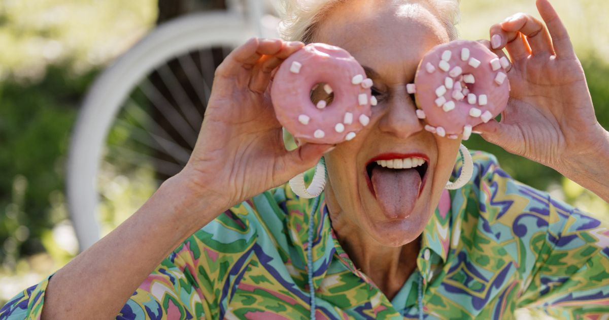 Rire dans le bruit : Comment l'humour peut nous apaiser et attirer l'attention dans un monde chaotique