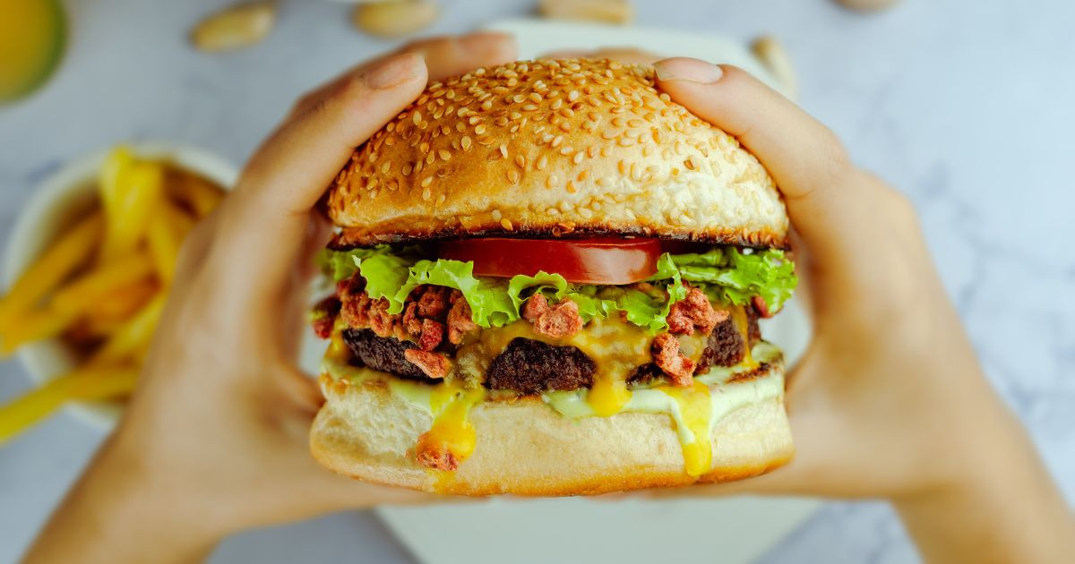 Découvrez le pouvoir de l'alimentation consciente et sa transformation de la vie à travers la communication non verbale.