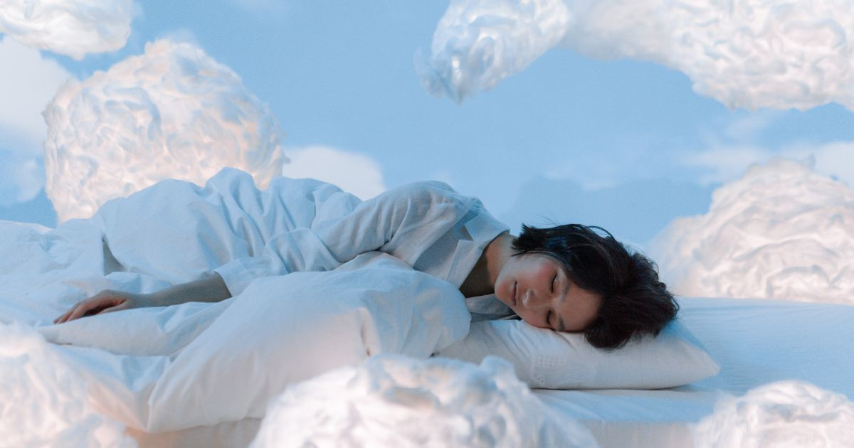 Digital footprint of sleep: How quality rest shapes success in the online world