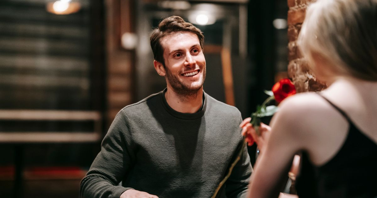 Cœurs et oreilles ouverts : Comment le design thinking transforme la communication dans les relations de couple