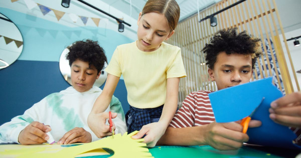 Wie man das Selbstbewusstsein stärkt und das kreative Denken von Kindern im Alter von 7 bis 9 Jahren durch den Umgang mit Druck entwickelt