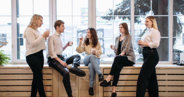 Networking ohne Stress: Wie man wertvolle berufliche Beziehungen aufbaut
