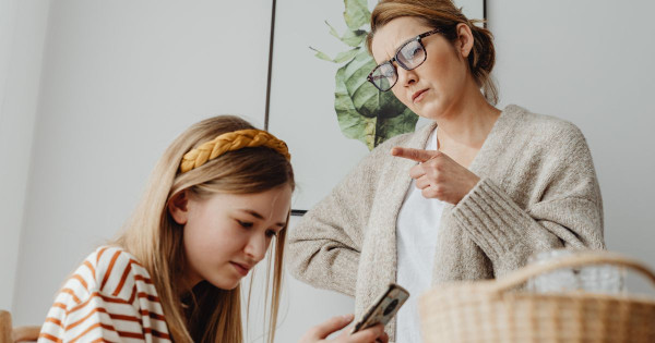 How to talk to children about grades without yelling and blame.