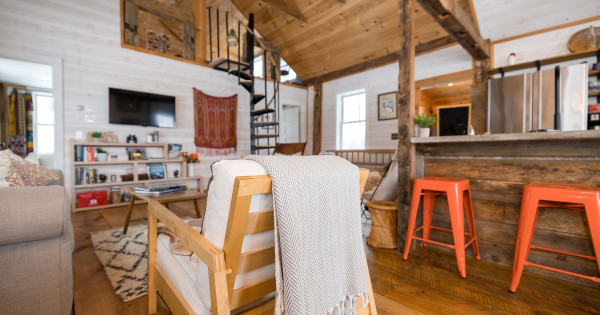 Are you staying home? Create an unforgettable staycation with a sense of education!