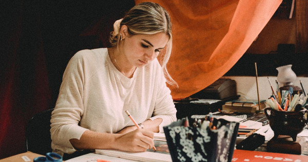 Explore various creative options and develop your creativity.