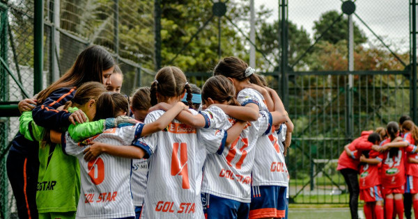 Pěstování sebevědomí dětí prostřednictvím úspěšných návyků: Klíč k jejich budoucímu úspěchu