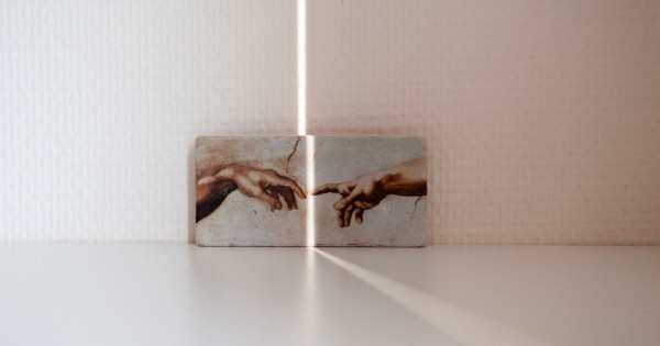 Créativité et logique : Clé pour prévenir l'isolement et construire des relations solides