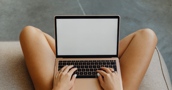 Gleichgewicht zwischen Online und Offline: wie man es in der digitalen Ära aufrechterhält