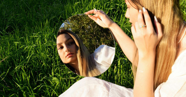 Comment percevons-nous nous-mêmes ? Qu'est-ce qui détermine notre image de soi ?