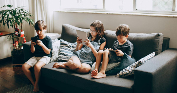 Frontières numériques pour les enfants : Comment créer une harmonie entre les technologies et le monde réel avec une consommation responsable