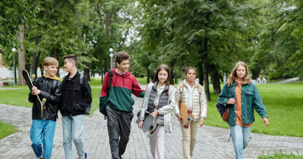 Empreinte numérique et courage de se détendre comme clé de la croissance personnelle des enfants