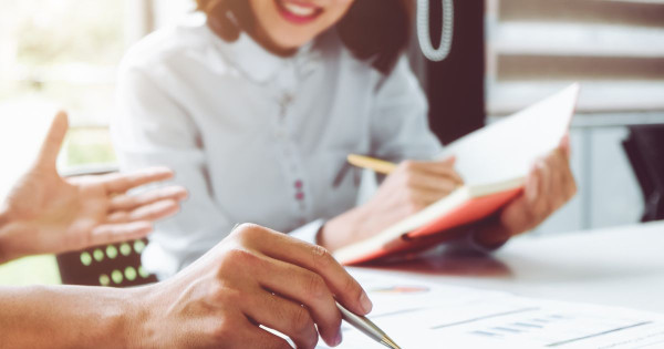 Sedentary work and the choice between employment and entrepreneurship: Which path will bring you more freedom and growth?