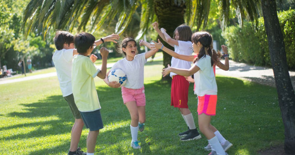 10 – 12 Jahre: Teamarbeit und grundlegende Führung