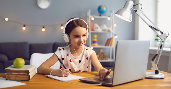 Noise and Attention: How Decision-Making Affects Brain Activity and Independence of Young Thinkers Aged 10 – 12 Years